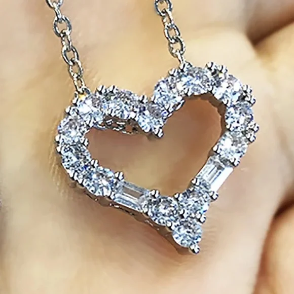 New Women’s 925 Silver Beautiful Heart Diamond Necklace - Picture 2 of 2